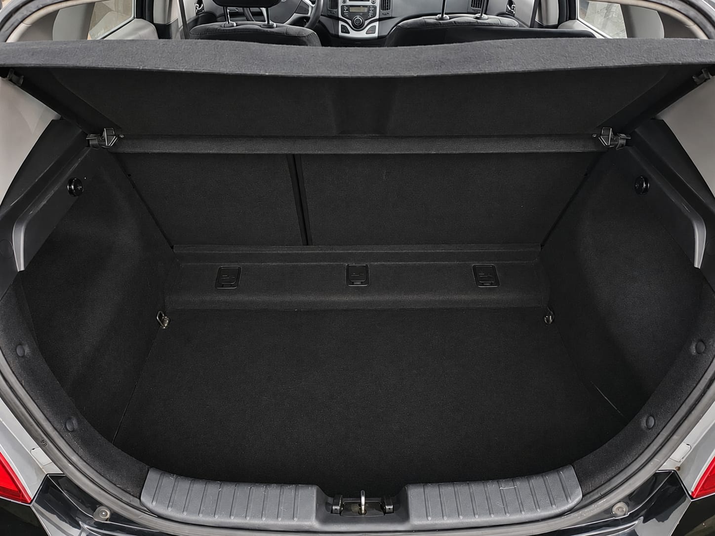 Corrección de pintura en Mercedes-Benz negro